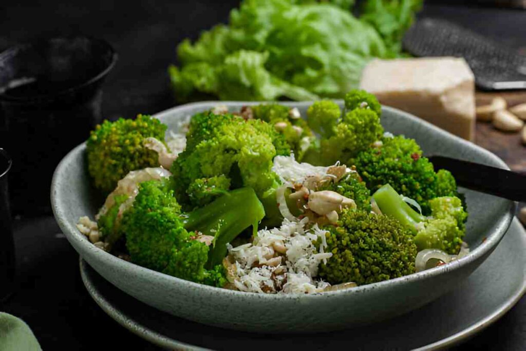 Brokkoli mit Knoblauchbutter und Cashews