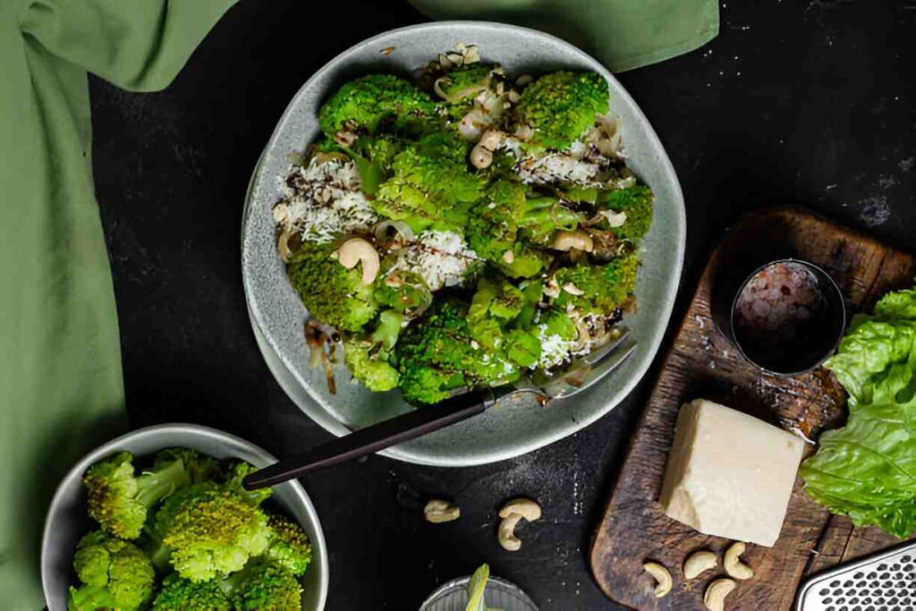 Brokkoli mit Knoblauchbutter und Cashews