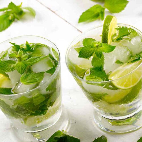Eistee mit Limette und Pfefferminze