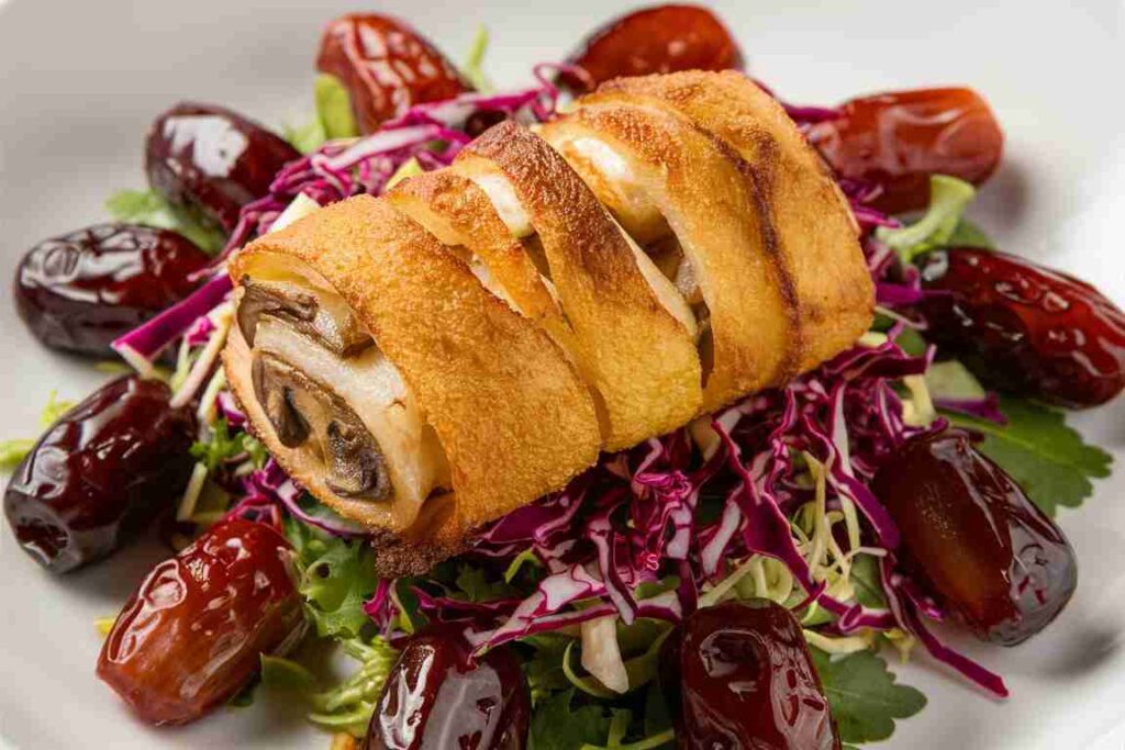 Kartoffel-Steinpilz-Rolle mit Dattelrotkohl