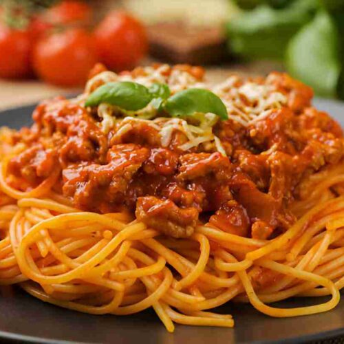 Spaghetti mit Hühnerhackfleisch und Tomatensauce