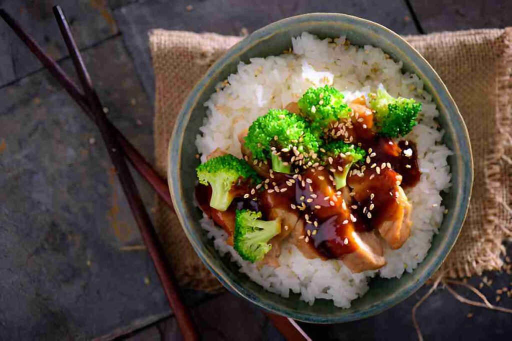 Hähnchen-Teriyaki mit Brokkoli und Reis