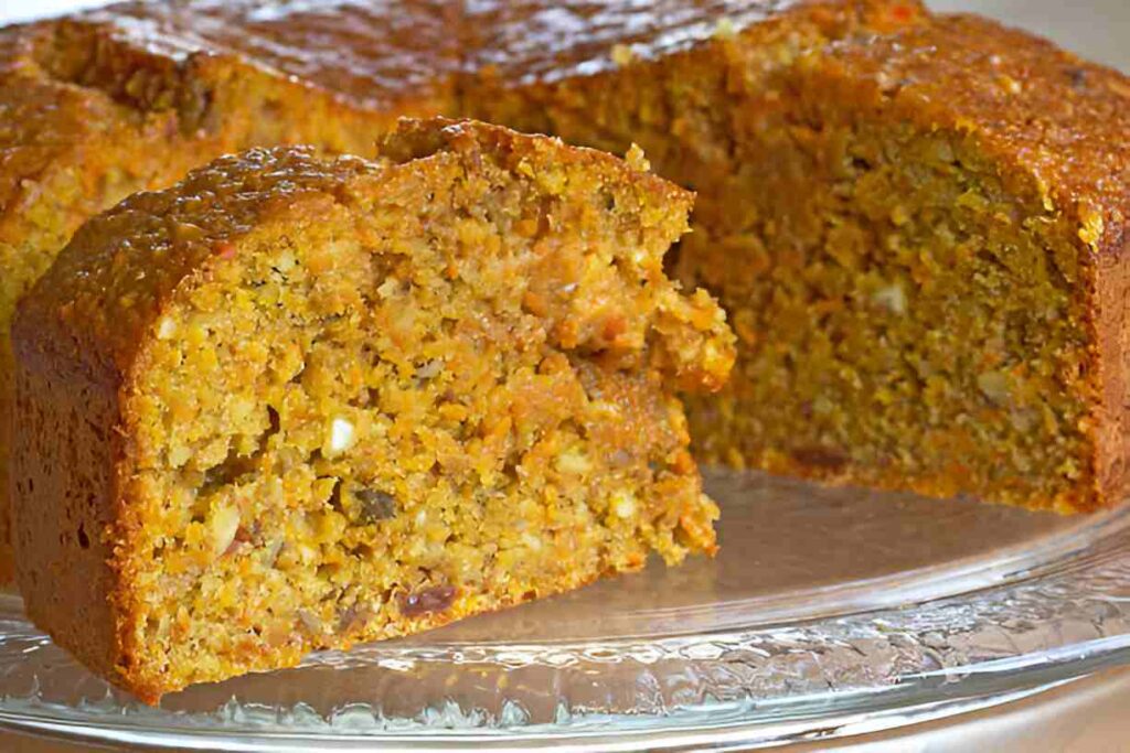 Saftiger Karottenkuchen mit Nüssen