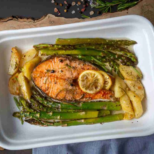 Lachs mit grünem Spargel aus dem Ofen