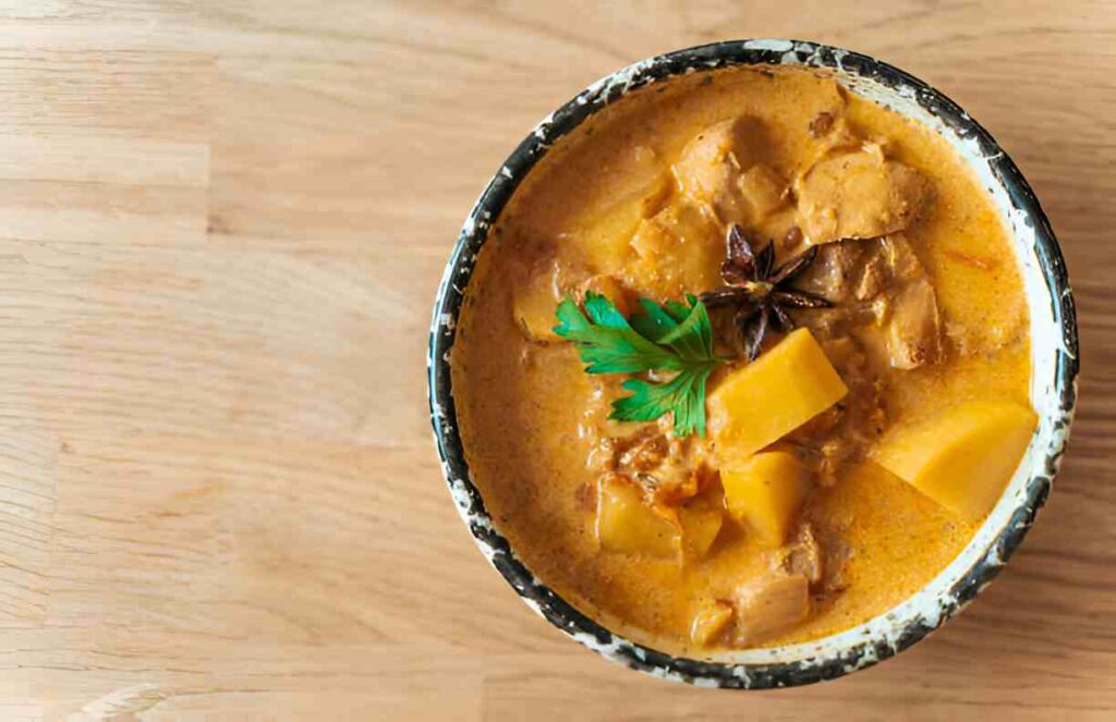 Hähnchen-Pfanne mit Kokosmilch