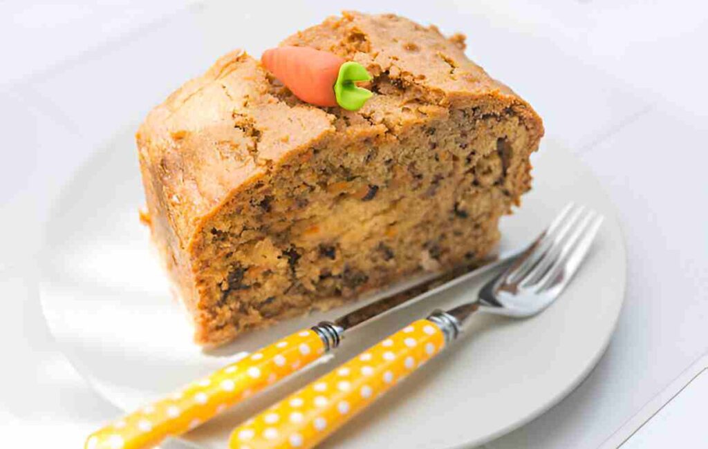 Saftiger Karottenkuchen mit Nüssen