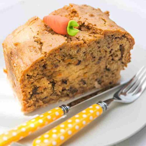 Saftiger Karottenkuchen mit Nüssen