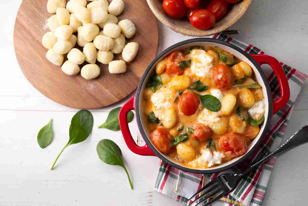 Gnocchi Auflauf mit Spinat, Tomate und Mozzarella