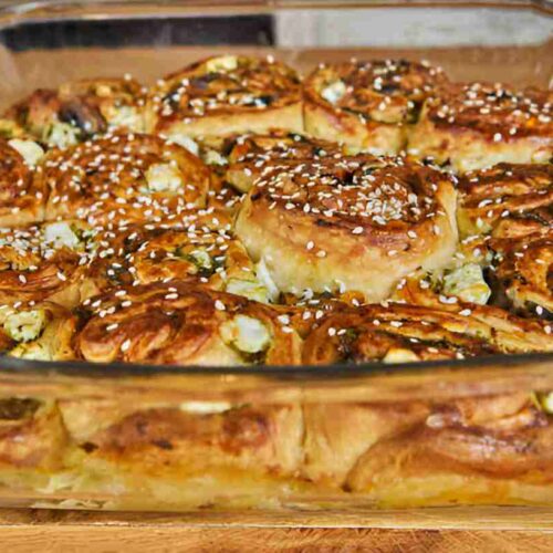 Gefüllte Brötchen mit Feta und Pesto