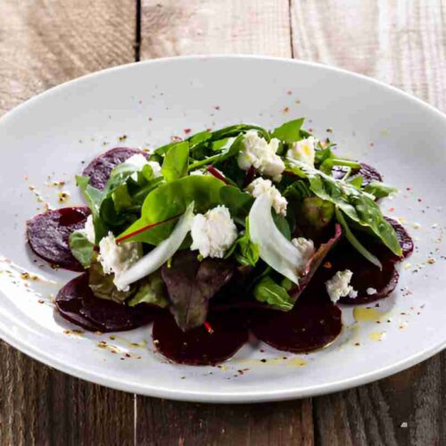 Rote Bete-Carpaccio mit gratiniertem Ziegenkäse