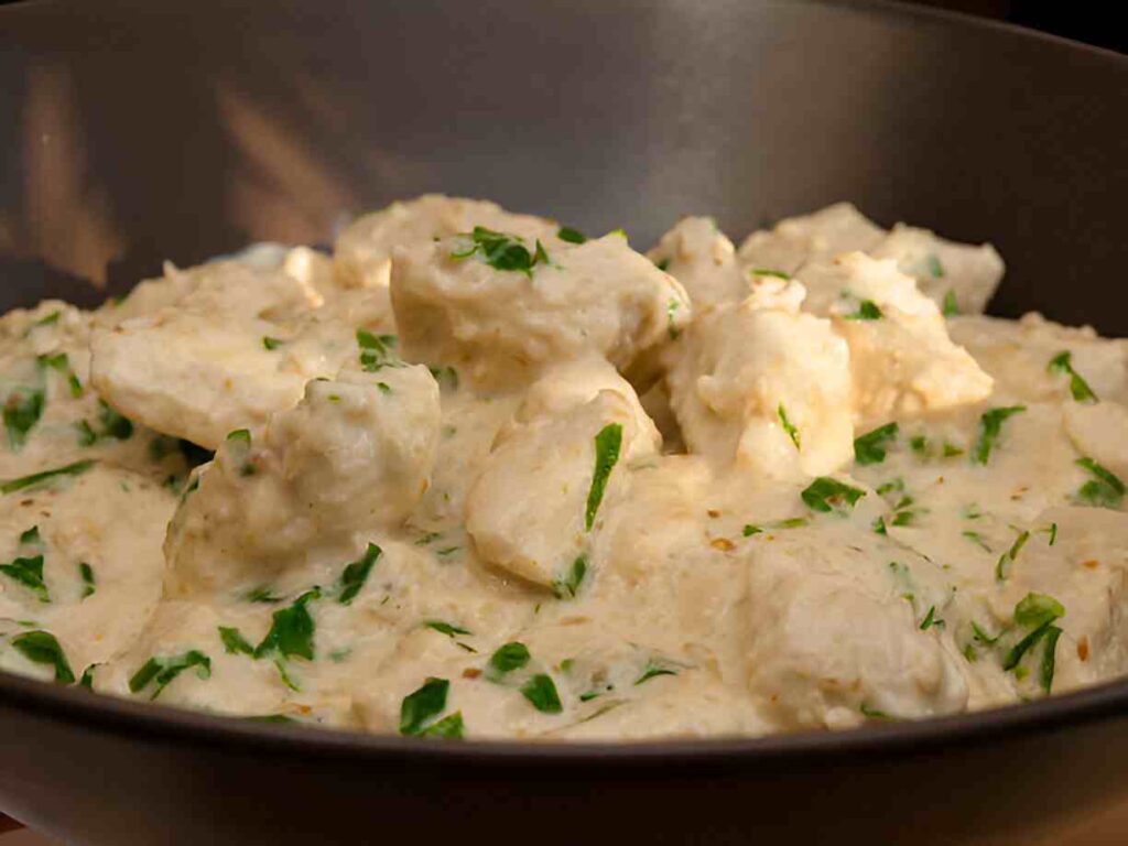 Keto Crockpot Hähnchen Alfredo