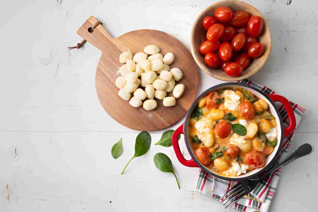 Gnocchi Auflauf mit Spinat, Tomate und Mozzarella