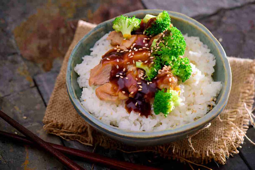 Hähnchen-Teriyaki mit Brokkoli und Reis