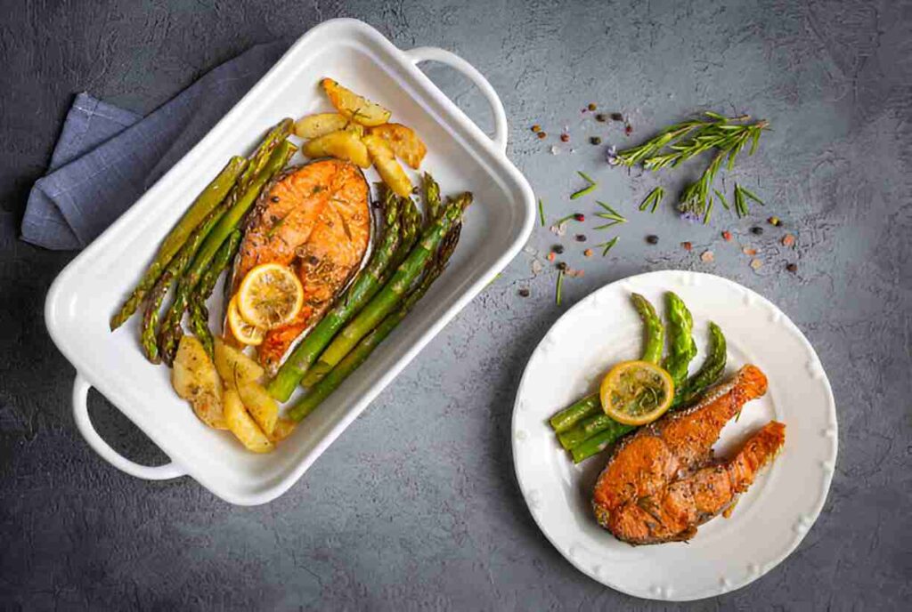 Lachs mit grünem Spargel aus dem Ofen