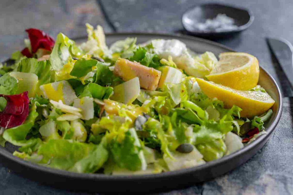Grüner Salat mit Honig-Senf Dressing