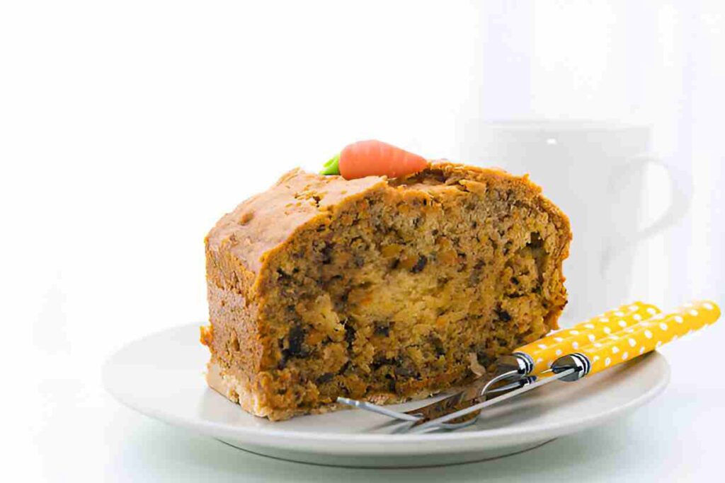 Saftiger Karottenkuchen mit Nüssen