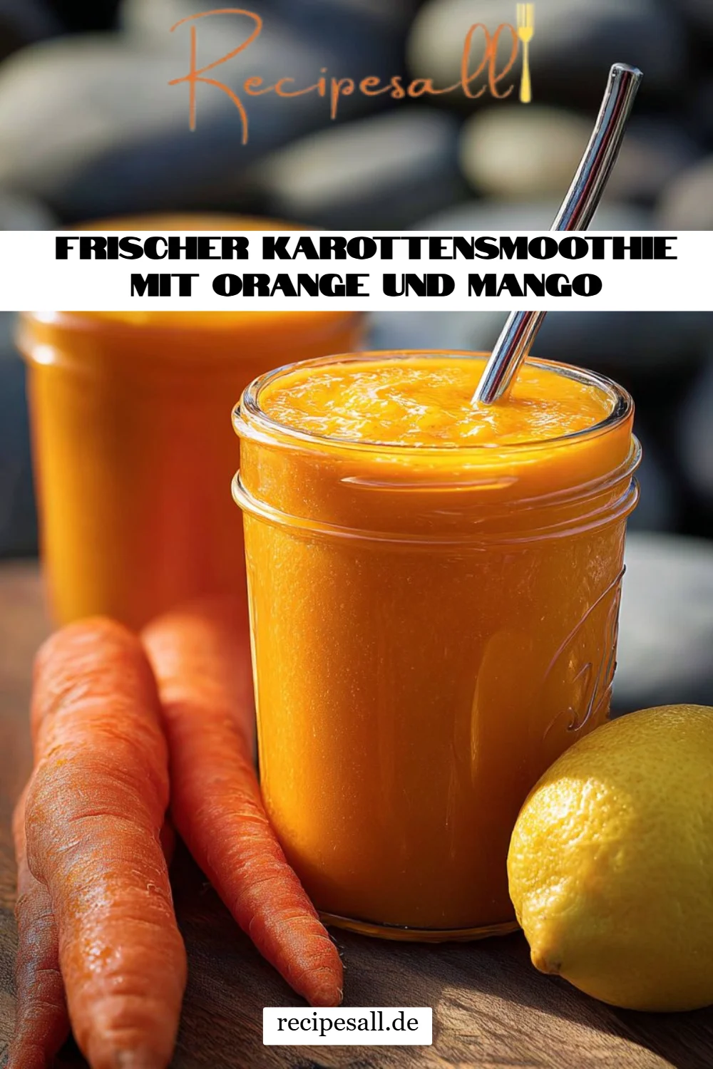Frischer Karottensmoothie mit Orange und Mango