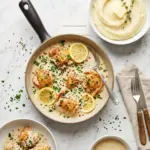 Zitronen-Knoblauch-Hühnchen in einer Pfanne